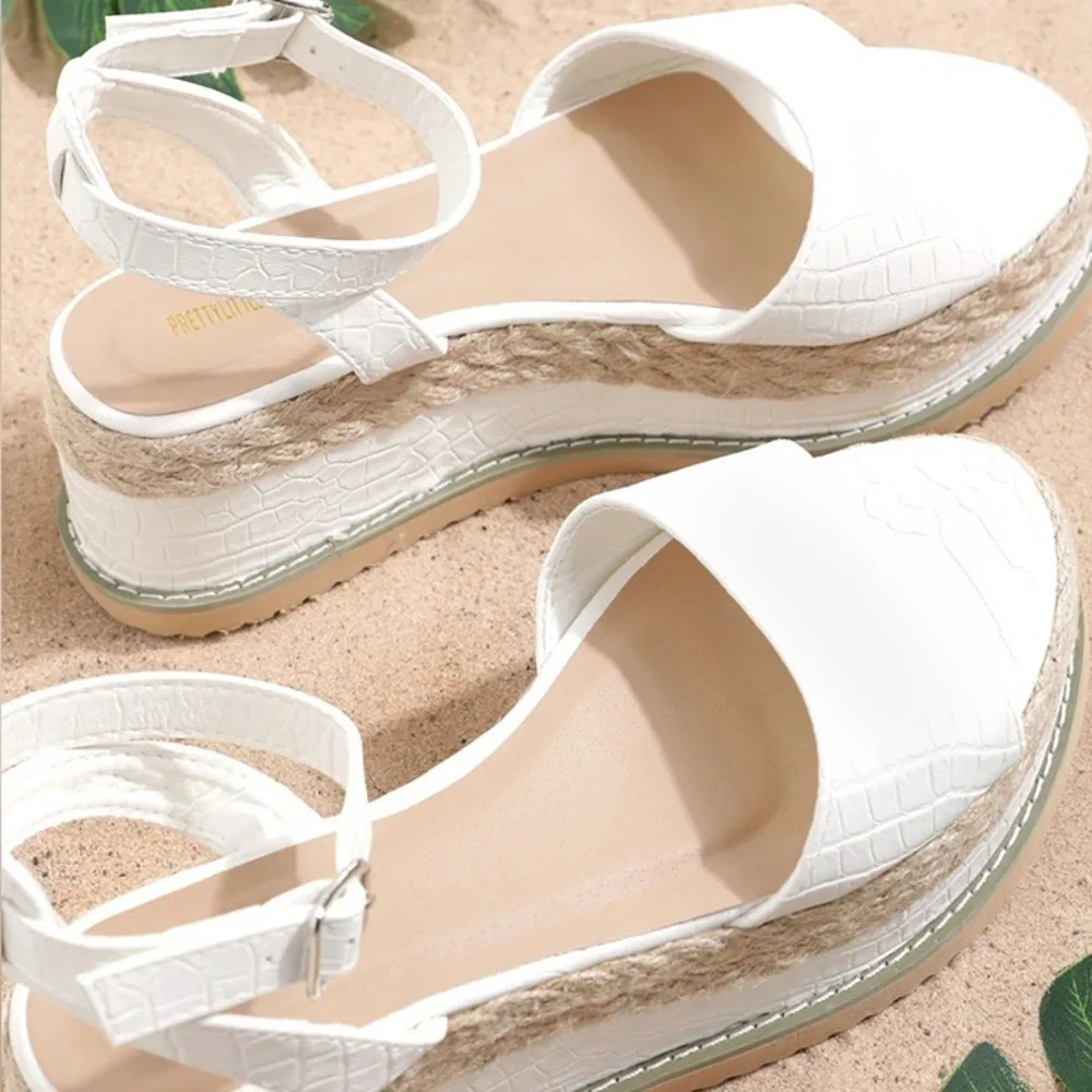 PrettyLittleThing White Espadrille Croc Faux Leather Platform Sandals Size 7.5